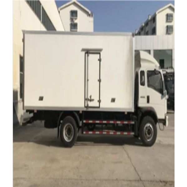 Легкий грузовик Sinotruk Howo 4x2 6 колес Коробка грузовик 140 лошадиных сил Грузовик с 18cbm 20cbm грузоподъемностью