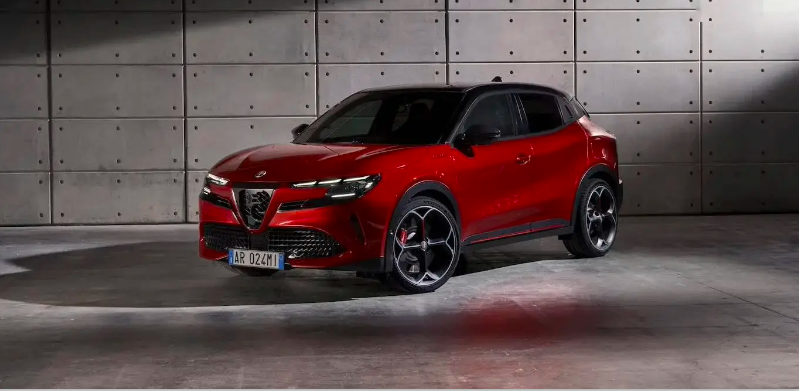 Предпродажа Самый спортивный компактный автомобиль Alfa Romeo Первый EV Milano с двумя вариантами привода 156ph&240ph WLTC 240 миль