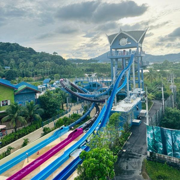 Water Playground Fiberglass Big Curve Water Slide With the Amusement Playground Equipment and Play Set