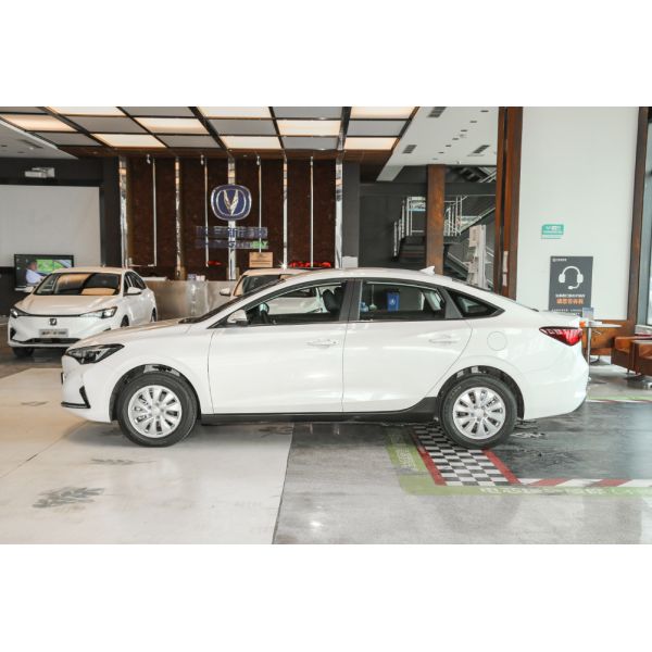 Eado EV460 Changan Car Compact Sedan EV 5 Doors 5 Seats