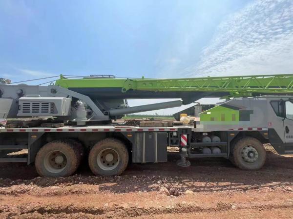 25t 35t 50t 80t 100t Grue de camion Grue mobile Truc monté au niveau de l'arbre de la grue numéro 3