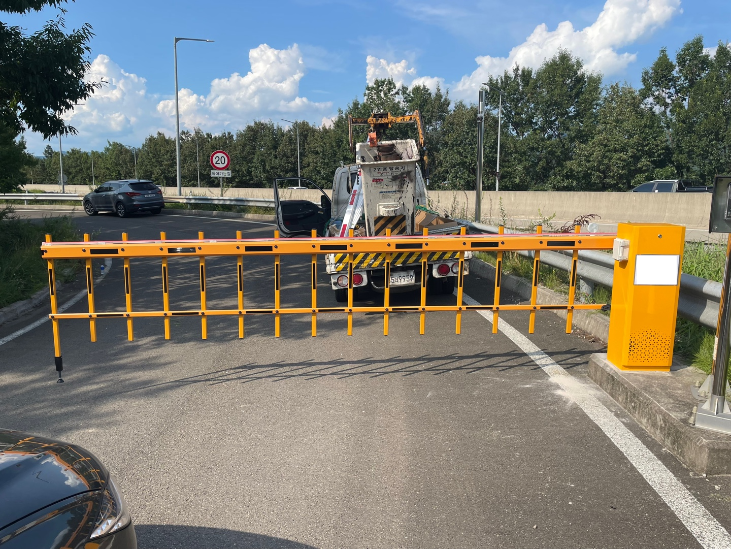 Полностью автоматизированная парковочная система с солнечной энергией Гидравлические бум барьерные ворота Автоматические бум барьерные ворота