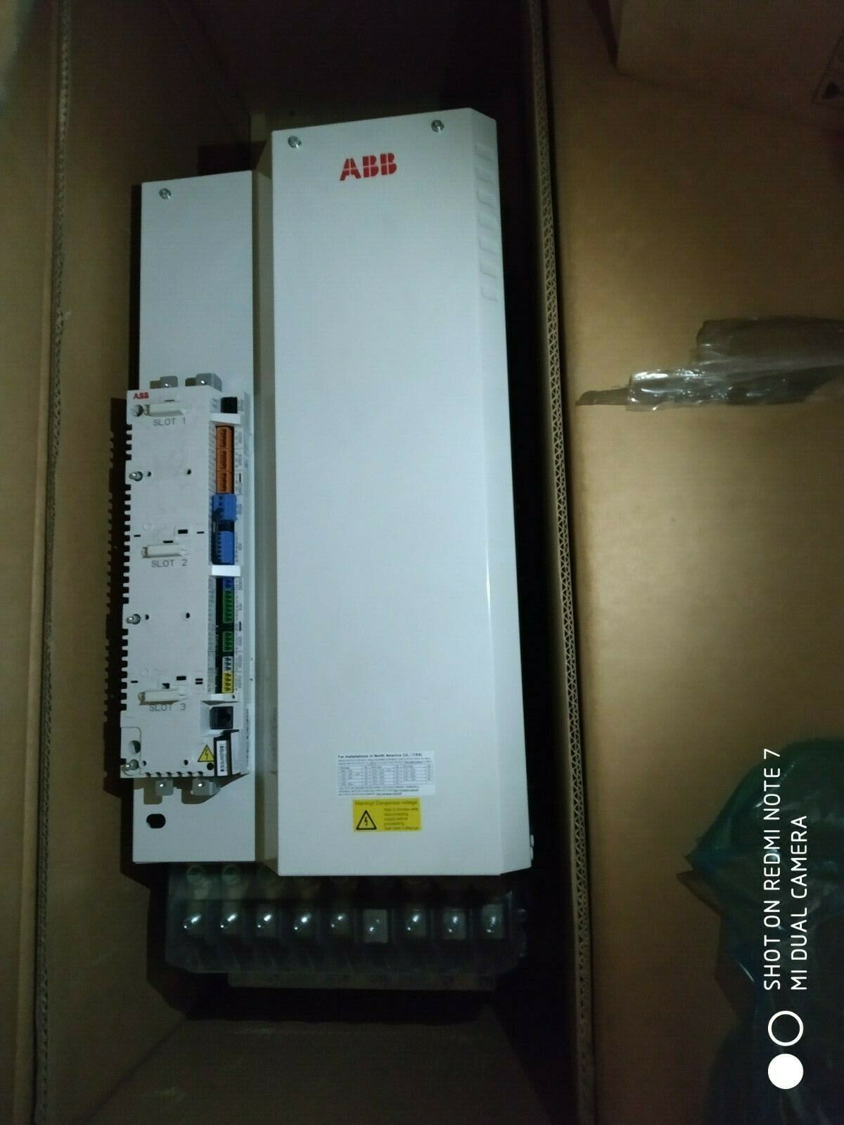 ACS850-04-260A-5+D150+J400 новый оригинал, 200 HP 480 ВПТ -04 - IP 20 МОДУЛЯ ПРИВОДА W/OPTIONS.