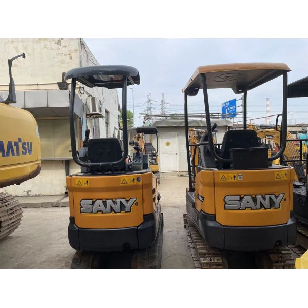 Used SANY SY16C Mini Excavator Smooth Operation For Working In Garden
