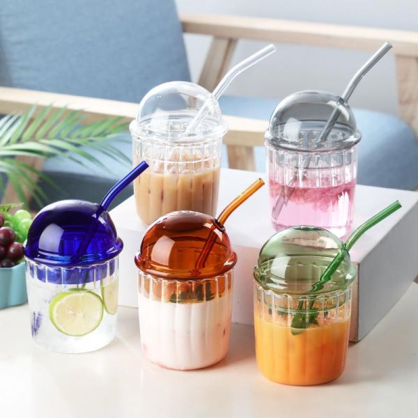Customized Drinking Glass Coffee Ice Cup Bubble Tea Mug Glass Tumbler With Glass Dome Lid And Straw