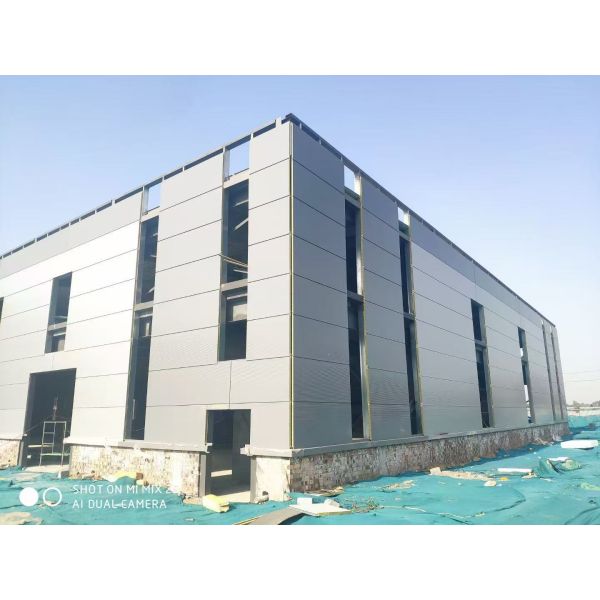 SA 2.5 Shot Blasting Level Steel Structure Warehouse with Environmental Friendly Material and C.Z Shape Steel Channel Purlin