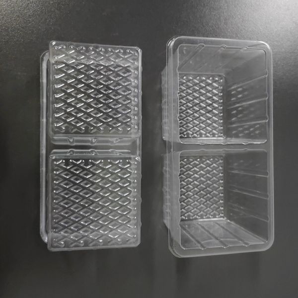 Customized disposable 2 grid biscuit plastic tray vacuum formed pet brownie plastic packaging container with lid