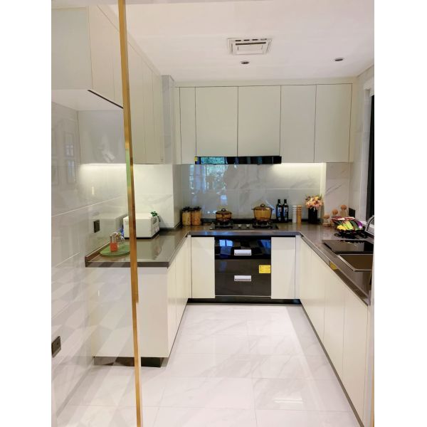 Diseño moderno Melamina con acabado de piedra de cuarzo Cascada de la isla