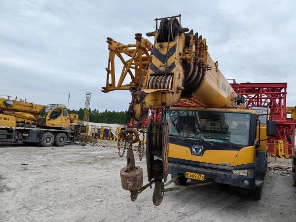Équipement de levage de grue hydraulique de 70 tonnes QY70k-1 utilisé pour les besoins de construction en 2014