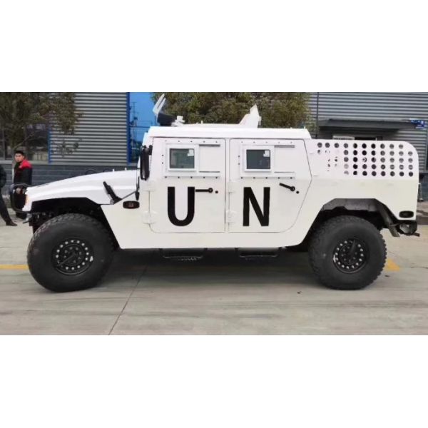 Агильная амфибийная военная бронированная машина радиус поворота 750 мм Высота препятствия 380 мм