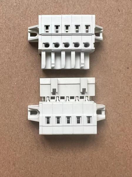 Lumière LED de la série 650 en plastique blanc Connecteur SMT à 5 pôles 15A 300V 15,0 mm espace central