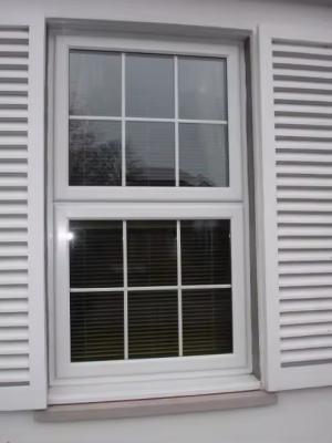 Longue durée de vie fenêtre en vinyle suspendue verticale en verre coulissant PVC fenêtre en UPVC
