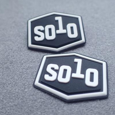 Etiquetas macias pretas da roupa da borracha de silicone 3D