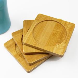 pousas-copos de bambu vazias de 9cm em volta dos pires de bambu da planta do