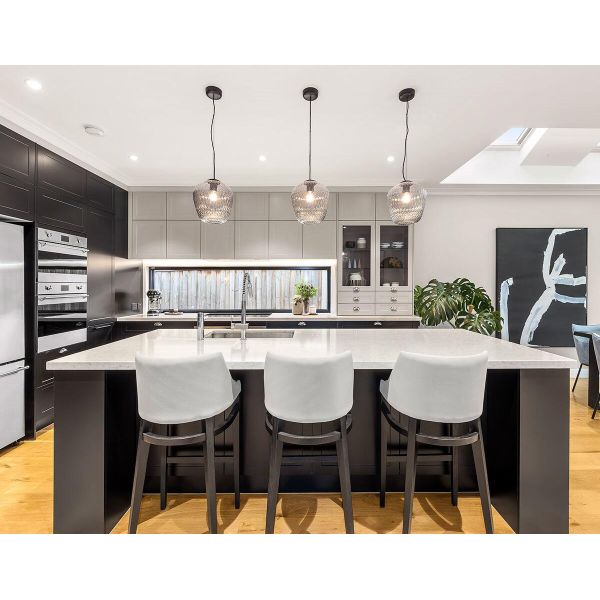 Quartz Stone Countertop Shaker Island Kitchen Cabinet for a Luxurious and Modern Look