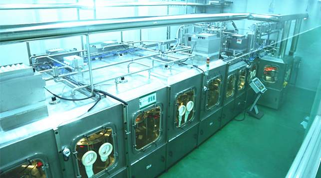 Оборудование стекла напитка 12000bph 330ml разливая по бутылкам