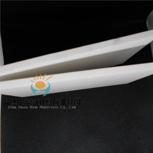 Customized Alumina Ceramic Plates With Fracture Toughness >3.9 MPam Special Shapes Available