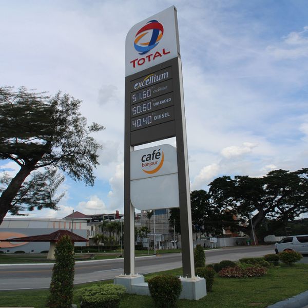 Free Standing Modern Pylon Signs Full Illuminated Aluminum / steel Construction