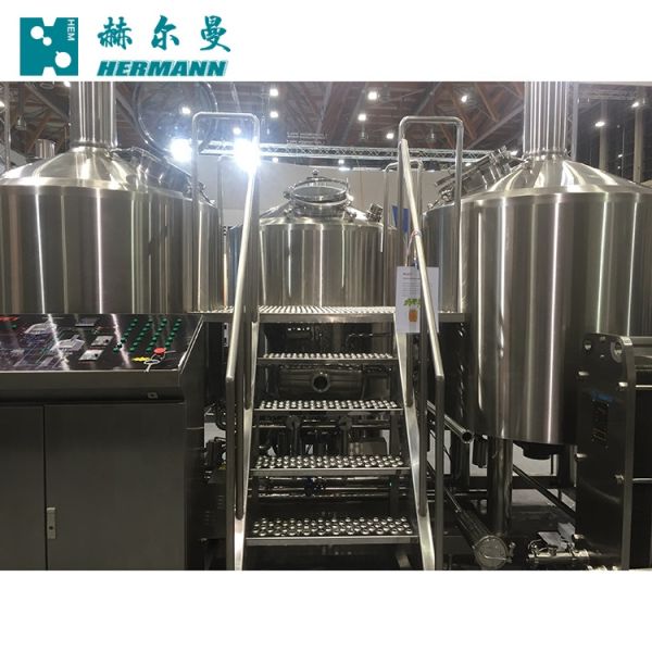 Efficient 10BBL Beer Fermenting Equipment Brushed Stainless Steel Surface
