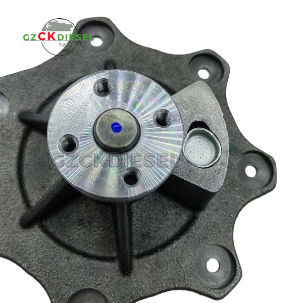 Pompes à eau 1817687C92 1817687C94 1817687C95 Pour moteur DT530 DT466