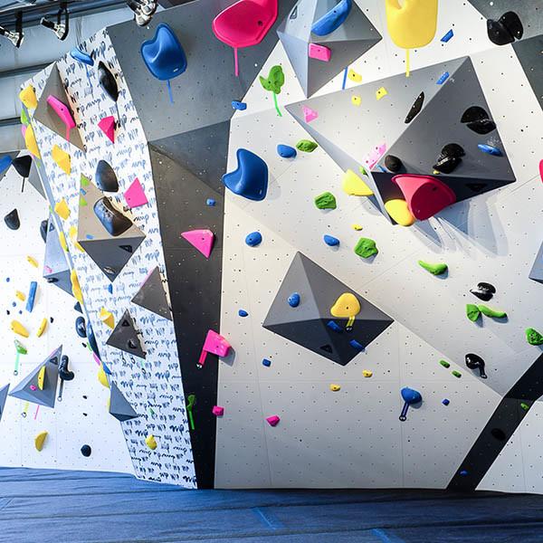 Adventure Weatherproof Outdoor Climbing Wall Eco Friendly For Commercial Square