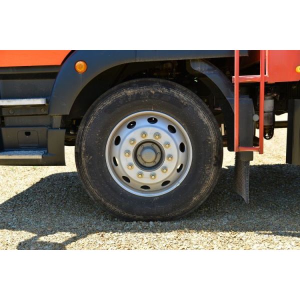 Secondhand Sinotruk SITRAK G5 Medium Truck 240HP 4X2 6.8m Grid-Type Truck Affordable