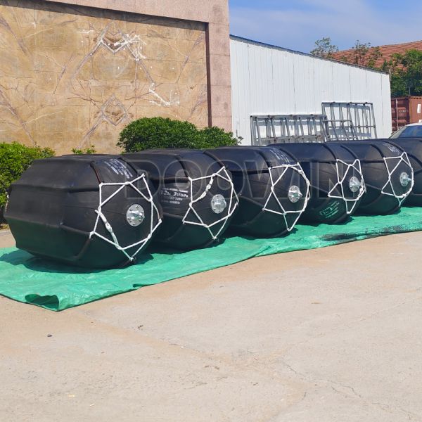 50KPa 80Kpa Pneumatic Rubber Fender Yokohama Yokohama Floating Fenders