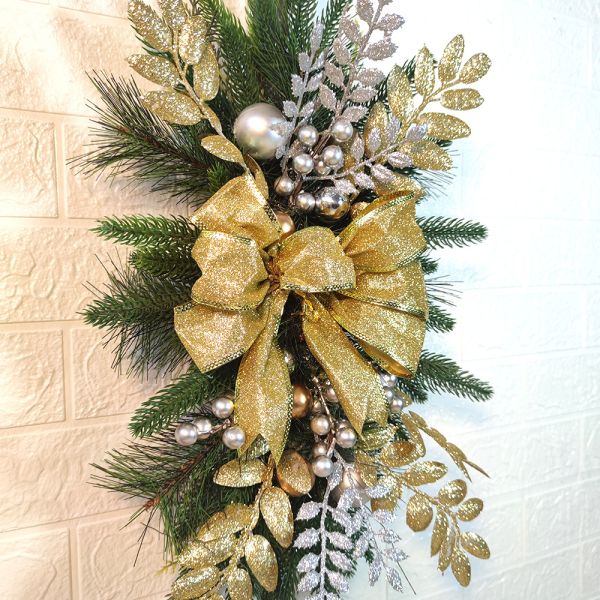 Plush Cloth and Plastic Door Hanging Rattan Wreath for Hotel Christmas Decoration