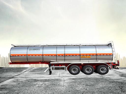 Powerful CIMC Tank Truck with Engine Capacity 8L and Horsepower 450hp