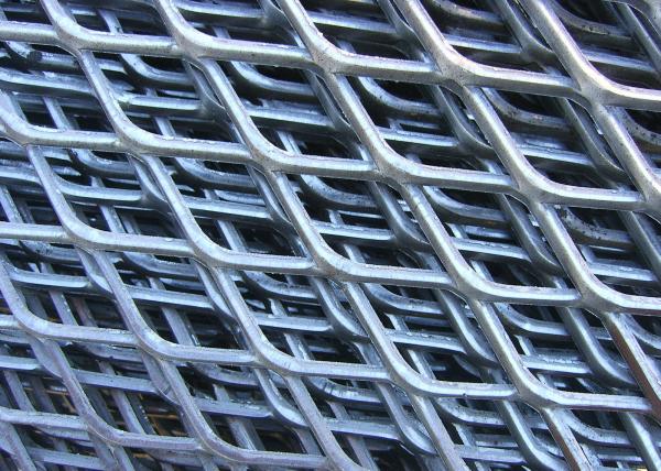 Anti Slipping Expanded Metal Mesh Low Carbon Steel Material 4.5mm - 100mm LWM