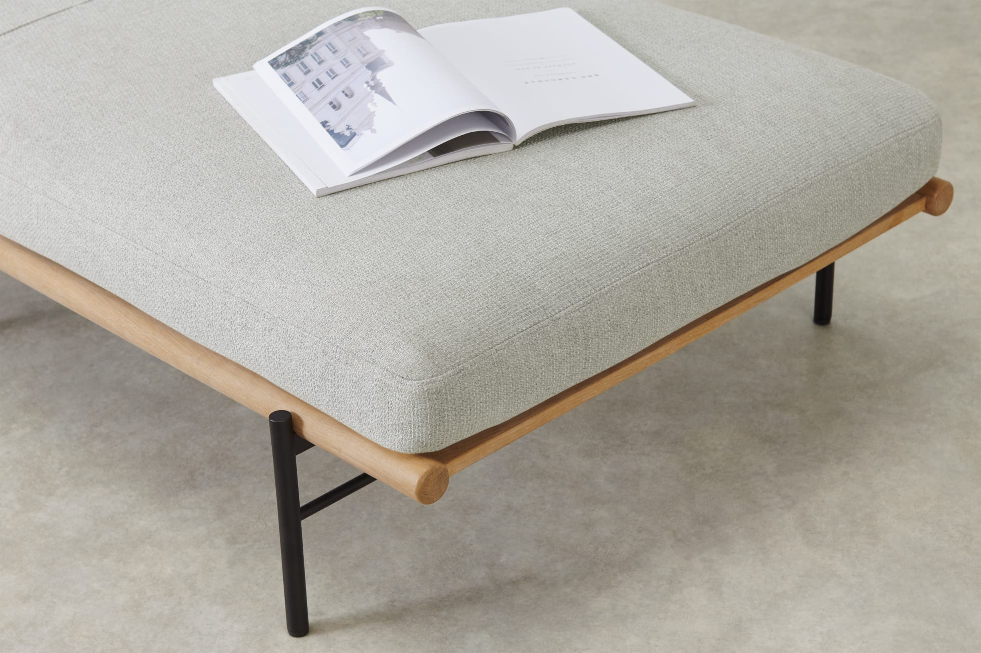 Minimalist Day Hotel Sofa Bed Wooden Frame Removable Bolster Cushion