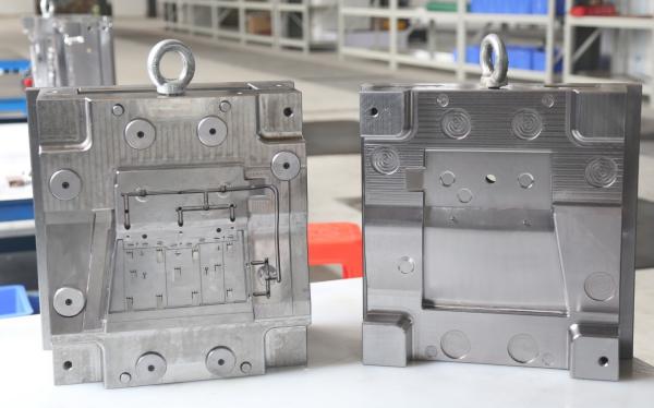Stainless Automotive Injection Mold  Corrosion Resistance Tool MEUSBURGER Standard