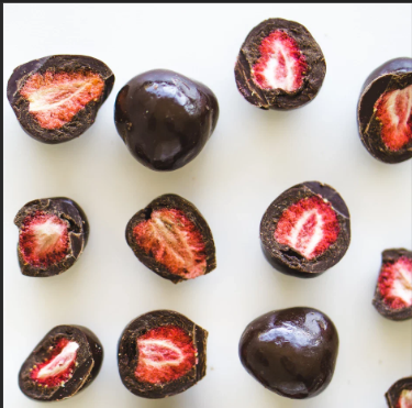 Dry Strawberry Chocolate Enrobing Machine Fruit Coating Production Equipment