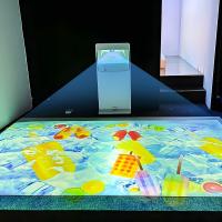 Système de projection interactif mobile pour le parc d'attractions en plein air