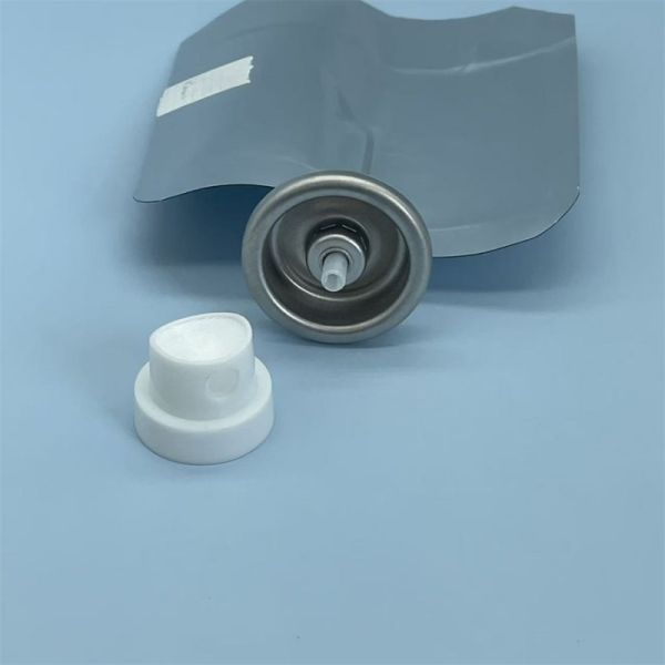 Compact Valve-Mounted Carry Bag for Portable Gas Cylinders with Lightweight Quick-Connect Design