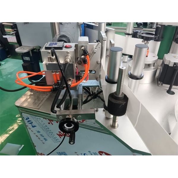Máquina de rotulagem de produtos farmacêuticos a motor elétrico para garrafas redondas 300-500 garrafas/min com sistema de controlo PLC