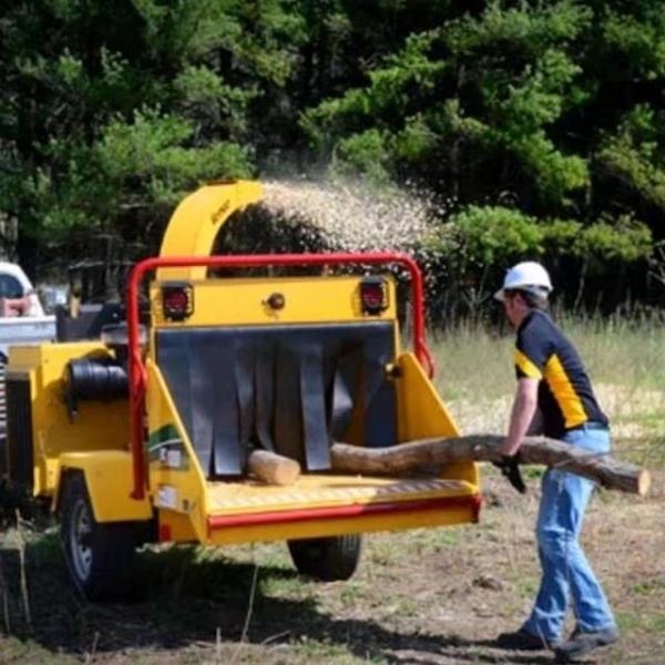 32HP Forestry Farm Wood Chipper Machine OEM 3.8*1.6*2.6m Water Cooling