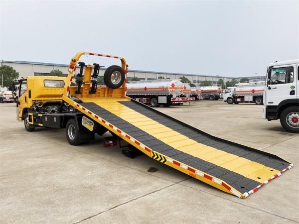EURO 5 96kW Tow Truck Wrecker 4*2 Howo Heavy Truck Towing Near Me