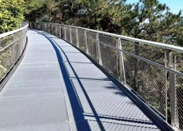 Aisi 304 Stainless Steel Cable Mesh Lightweight Fence For Fall Prevention