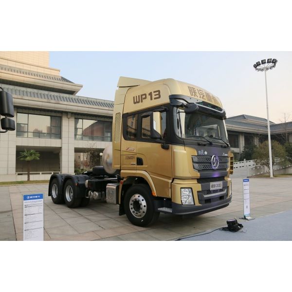 X3000 Camion tracteur Euro 2/Euro 3/Euro 5 de hauteur 2000 mm avec moteur de capacité 8L et suspension pneumatique