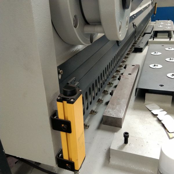 Ножницы 12times/Min металла машины QC12K-8*3200 гидравлической гильотины ISO9001 режа электрические