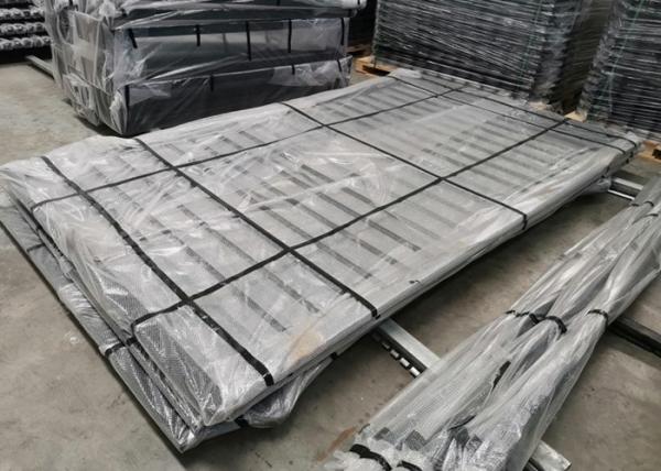 As únicas portas exteriores do ferro forjado do metal da porta principal galvanizaram