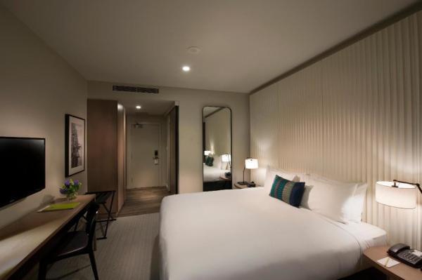 Kratie Province furniture factory for Hotel room used Wood desk table and Wardrobe closet with TV cabinet