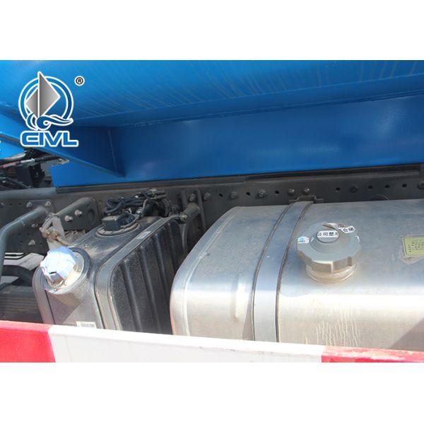 Water tanker truck 116hp Engine 4x2 6 Speeds 5m3 Water Bowser Truck Sinotruk liquid tank truck Howo 7995kgs