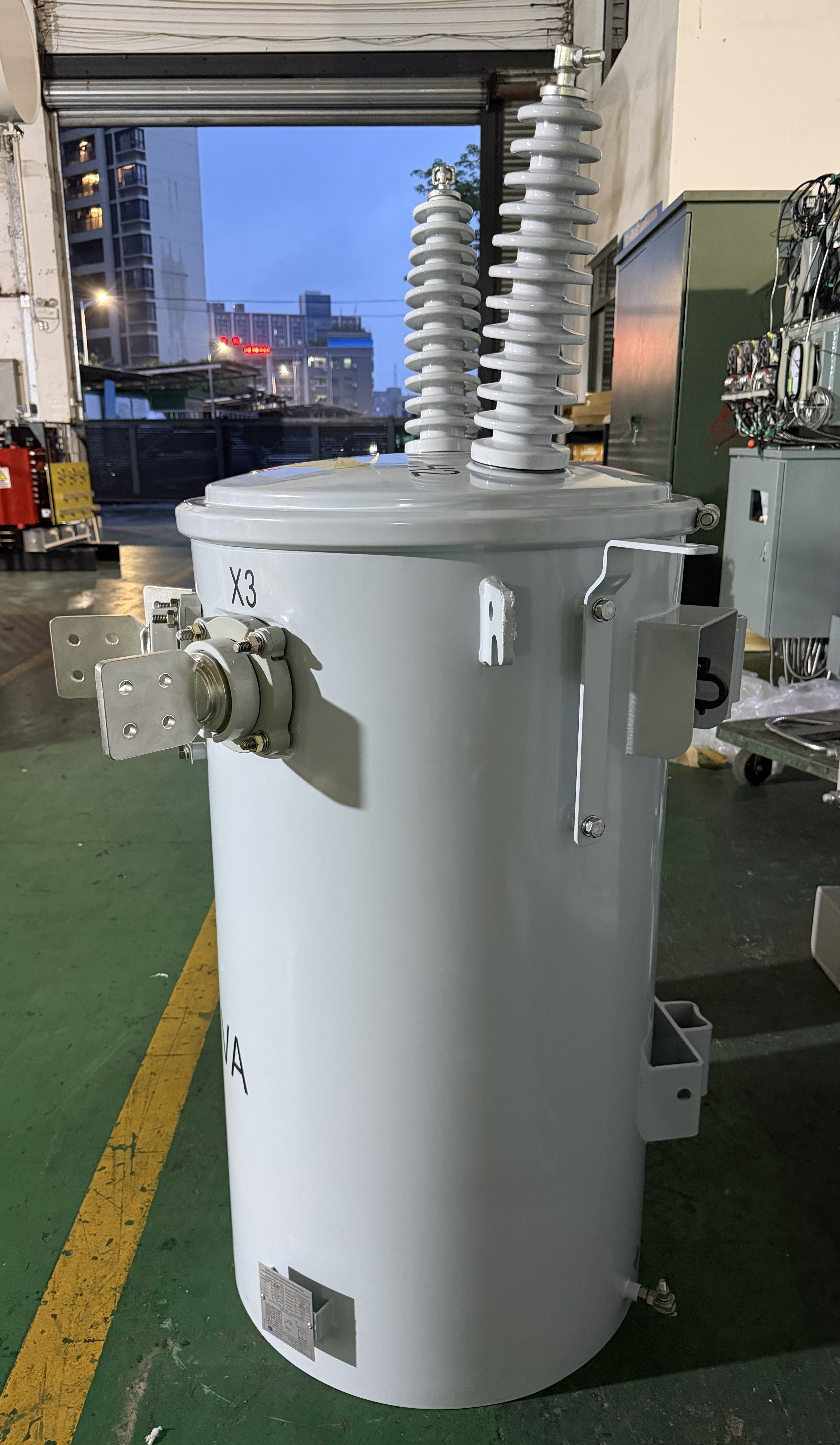 167kVA Single Phase Pole Mounted Transformer 34500V to 120/240V Overhead Distribution Type ANSI/IEEE Standards DOE 2016 Efficiency