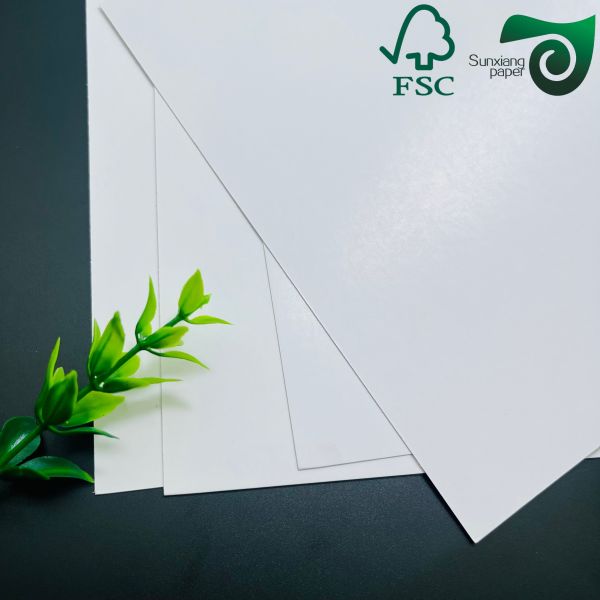 Papier recouvert de C2S blanc recyclable certifié FSC Finition très polie 300 gm 350 gm
