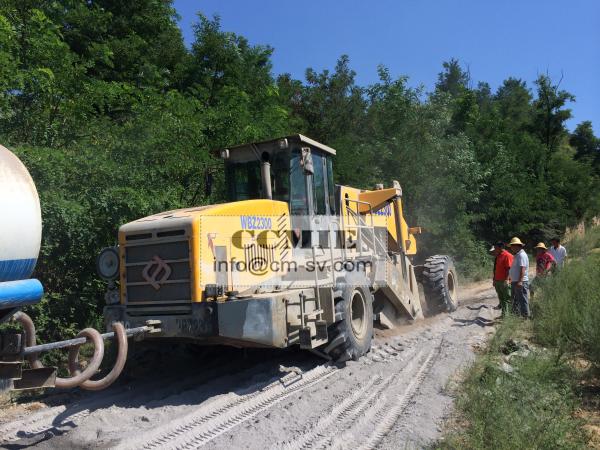 Yellow 336 Kw Cold Recycler Machine , 2100rpm Asphalt Recycling Machine