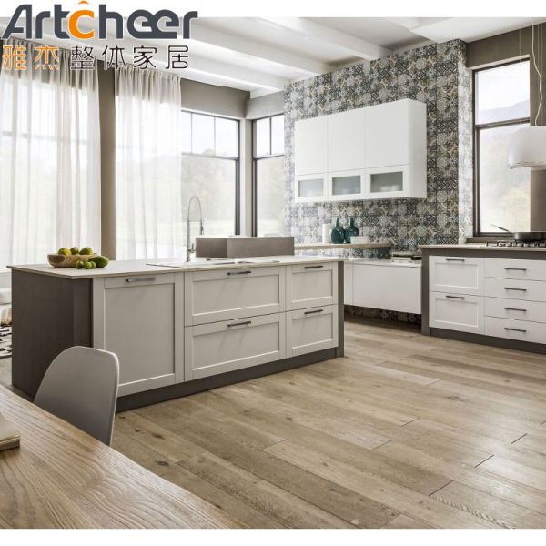 Solid Wood Eco-Friendly Kitchen Cabinet with 3 Years Guarantee and Shaker Door Design