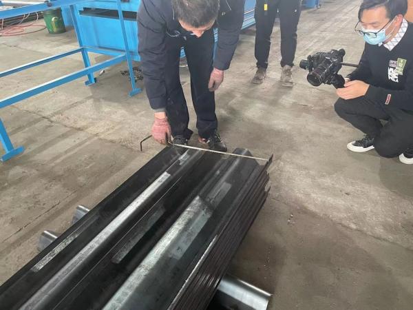 Cr12Mov Highway Guardrail Roll Forming Machine Sheet Roll Forming Machine PLC