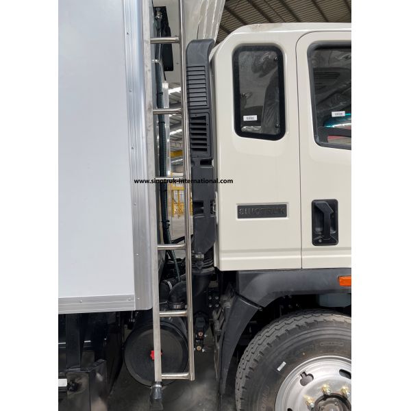 4x2 SINOTRUK HOWO Refrigerated Truck 140HP RHD 95km/H